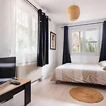 Guest house Zen Aeroport Tram Clim Sdb Priv